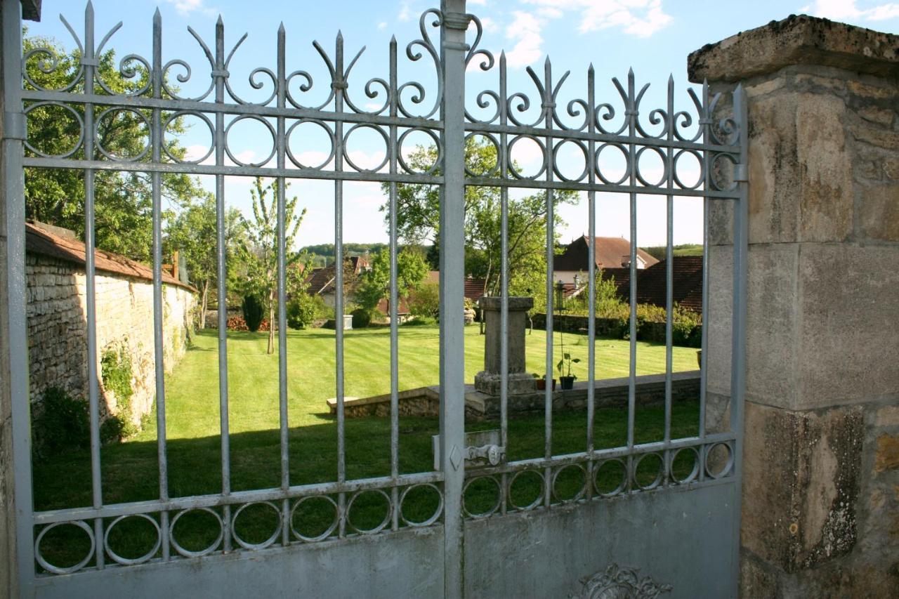 Le Vieux Presbytere Confracourt Екстер'єр фото